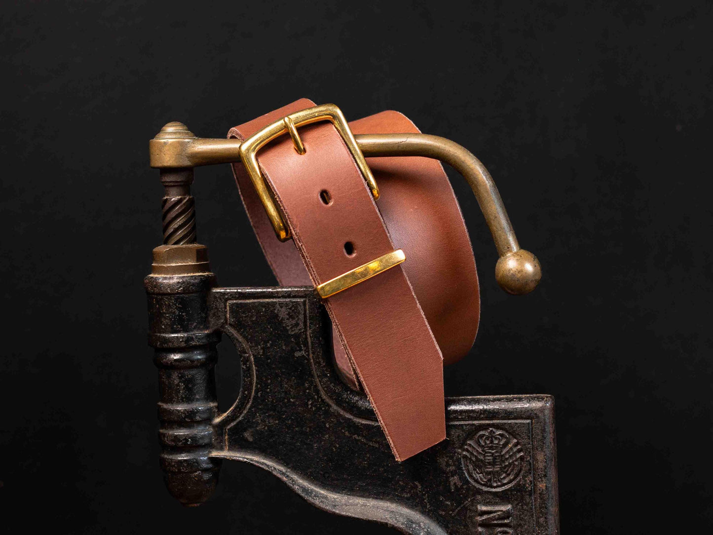 Ceinture en cuir de taureau Français, boucle et passant en laiton massif - Marron