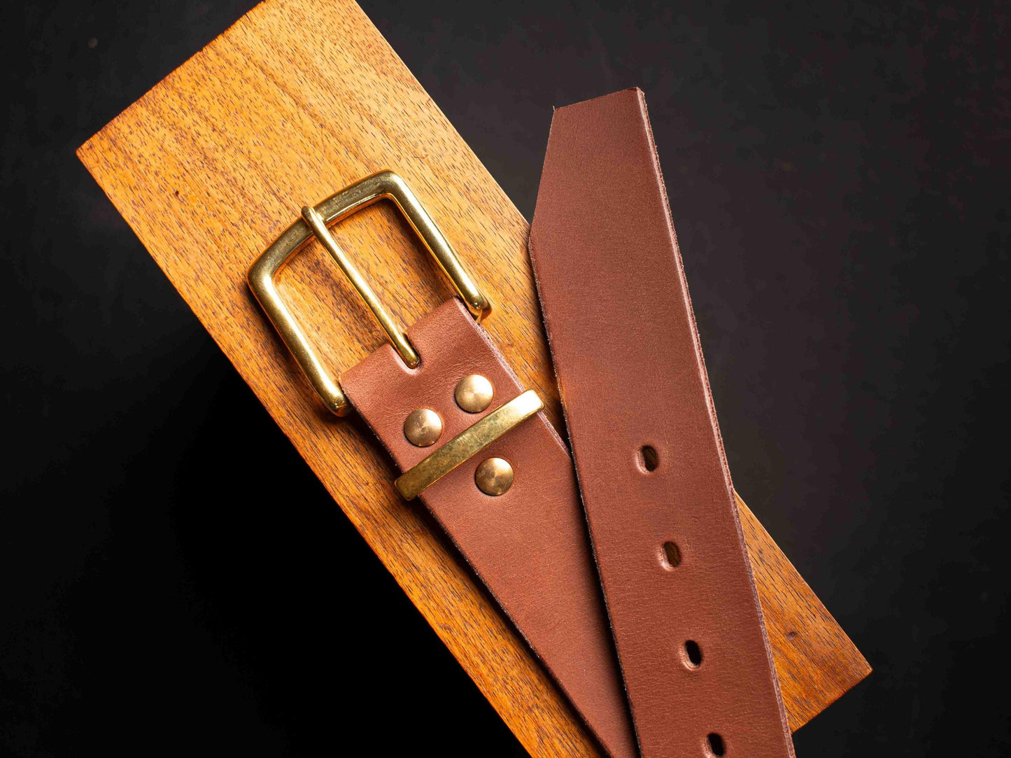 Ceinture en cuir de taureau Français, boucle et passant en laiton massif - Marron