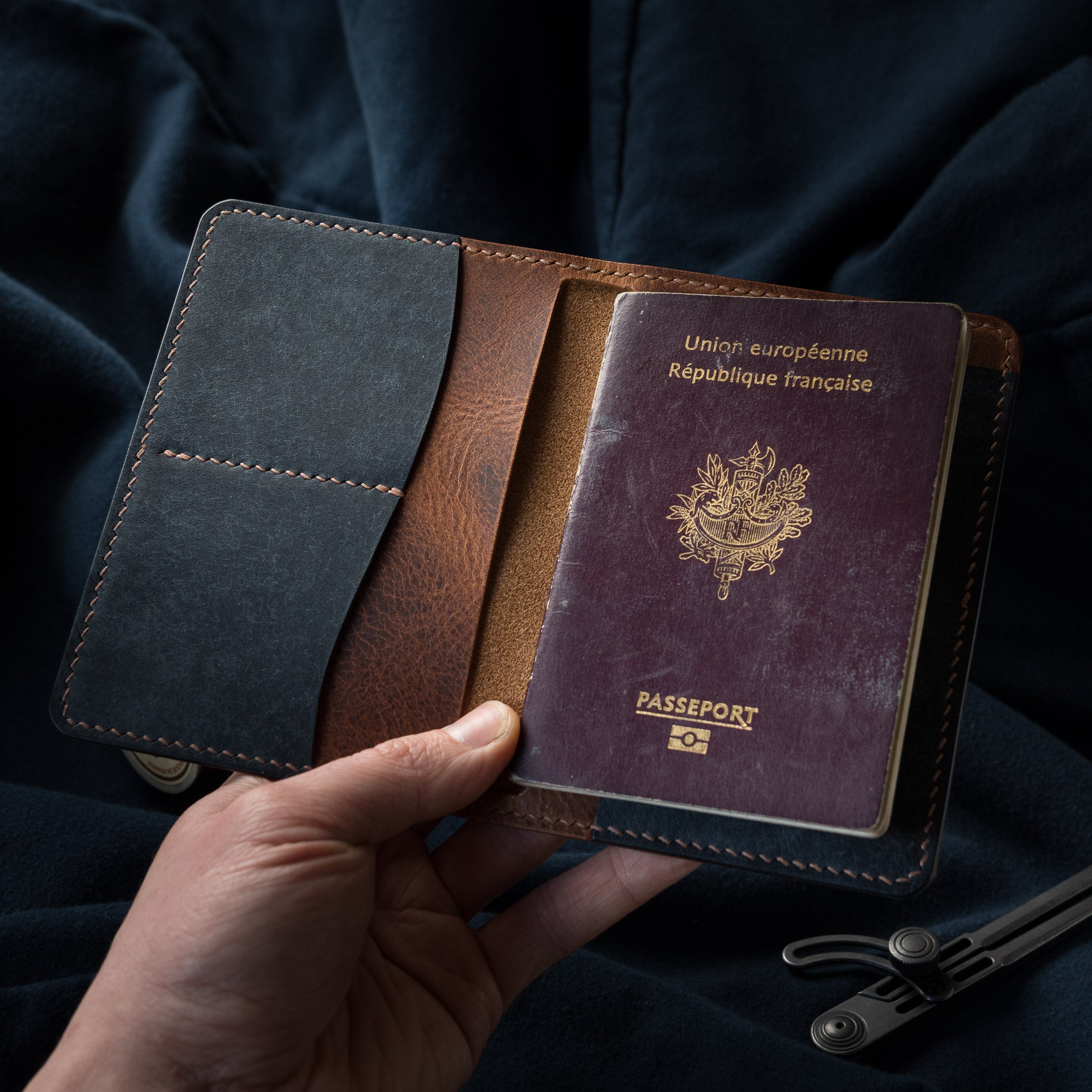 Porte-Passeport Astrolabe - Cognac & Marine