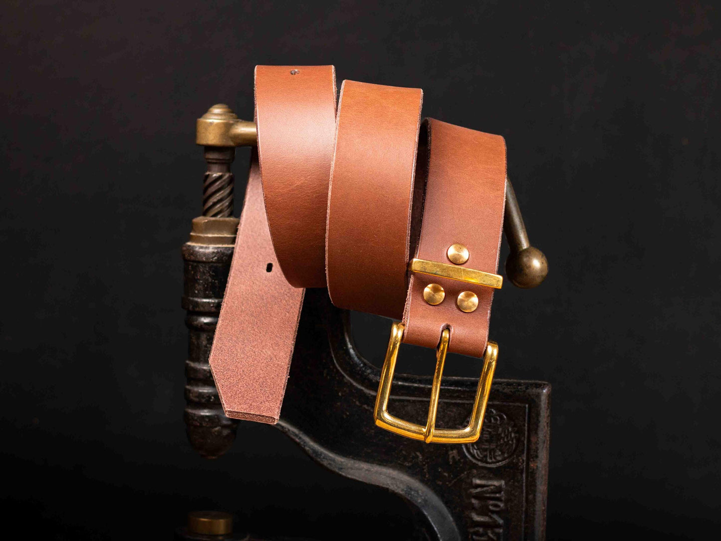 Ceinture en cuir de taureau Français, boucle et passant en laiton massif - Marron