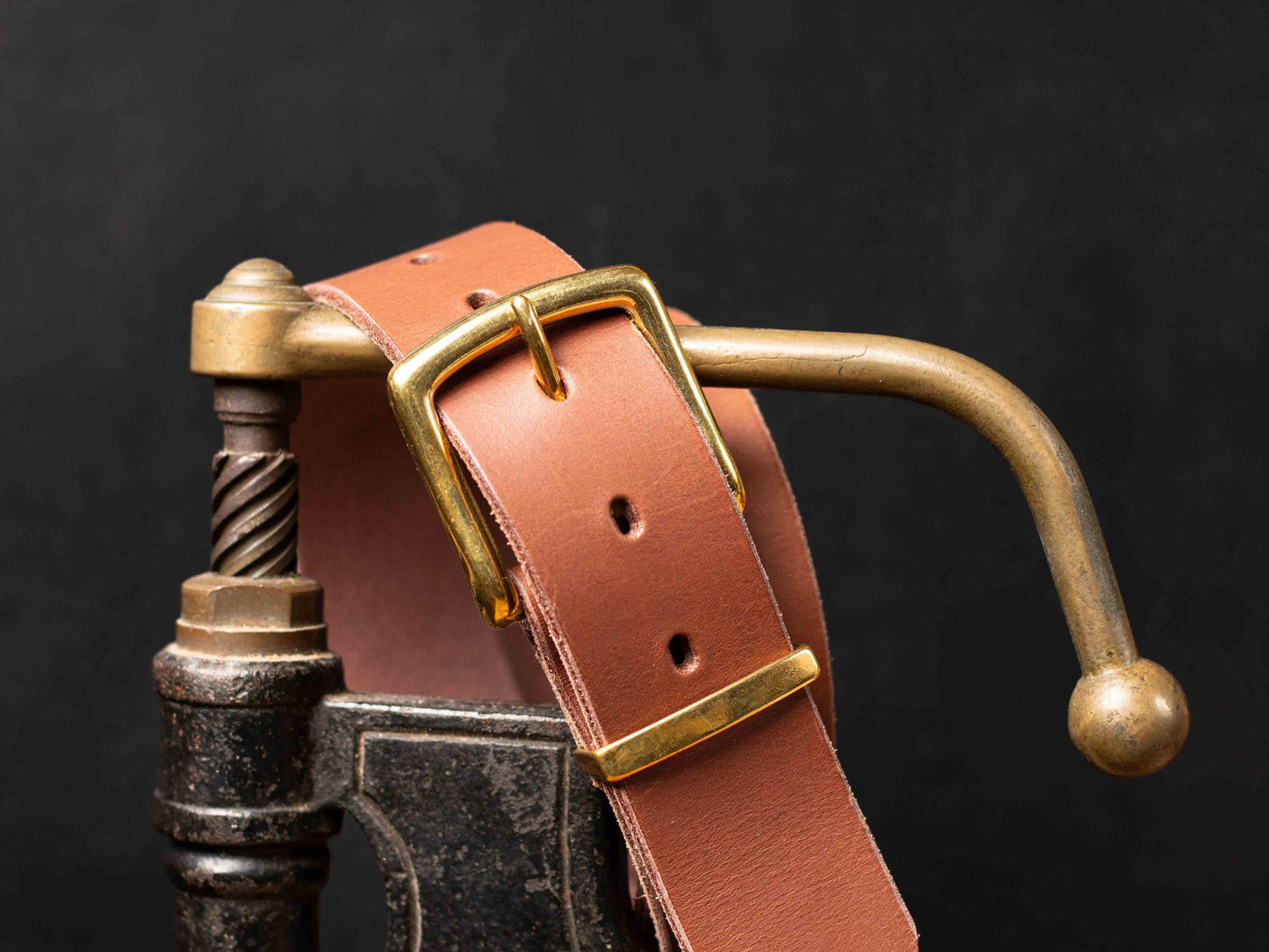 Ceinture en cuir de taureau Français, boucle et passant en laiton massif - Marron