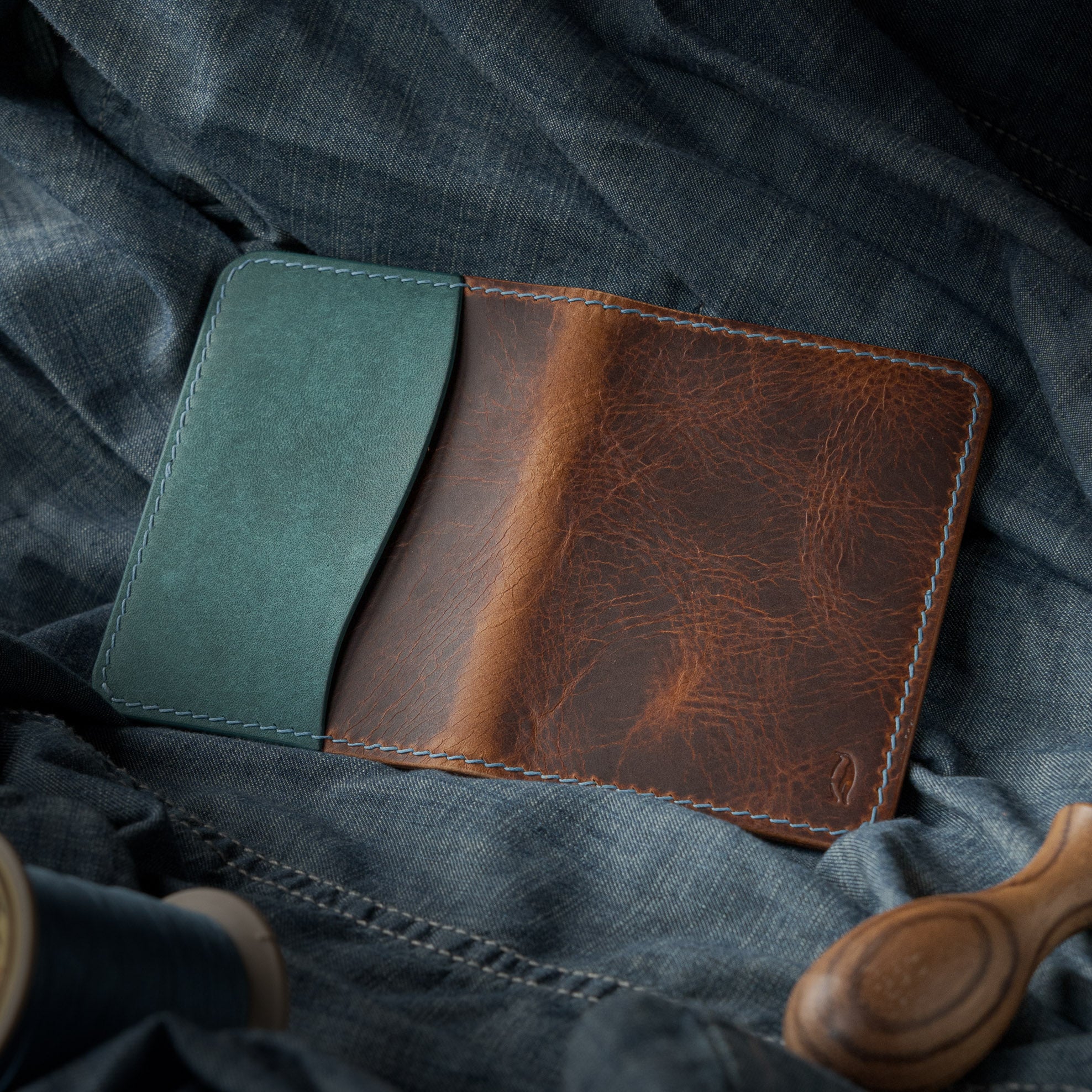 Banqise Wallet - Cognac Wax & Marine Pueblo