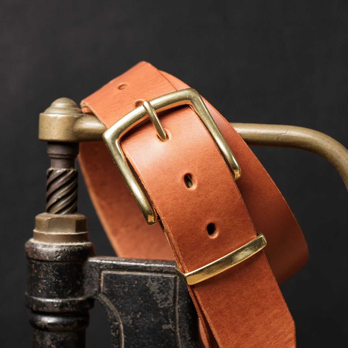 Ceinture 40mm en cuir de taureau Français, boucle et passant en laiton massif